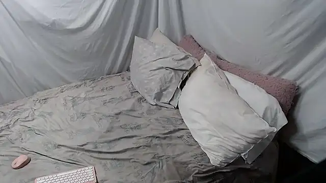 allissonw13 online show from 11-10-25, 04:17