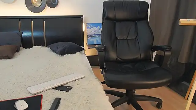 Snapshot of TImLids chatting on 01-12-25, 11:28 TImLids online show from 01-12-25, 11:28