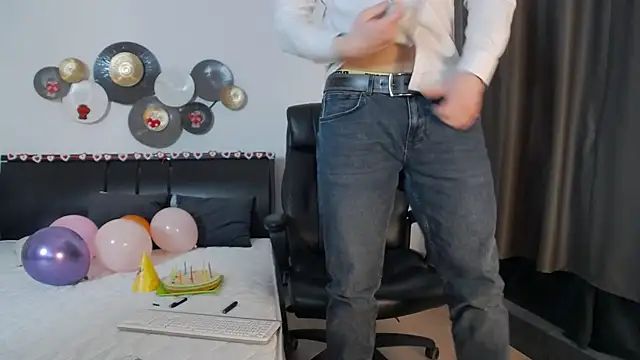 Snapshot of TImLids chatting on 02-14-25, 11:21 TImLids online show from 02-14-25, 11:21