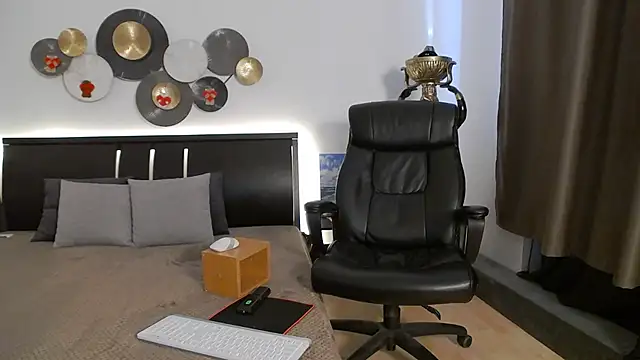 Snapshot of TImLids chatting on 02-23-25, 07:44 TImLids online show from 02-23-25, 07:44