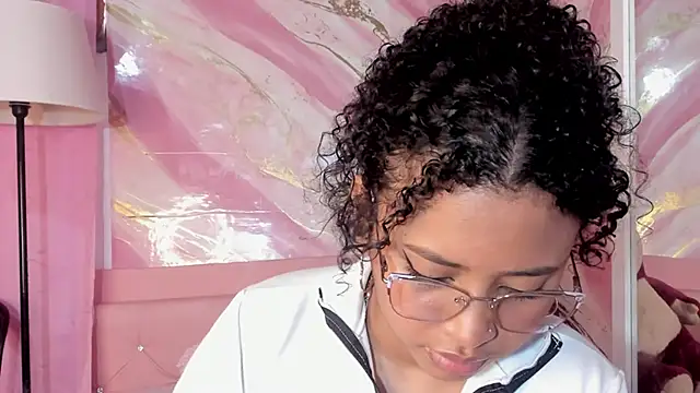 Snapshot of JessyZoe chatting on 10-21-25, 02:29 JessyZoe online show from 10-21-25, 02:29