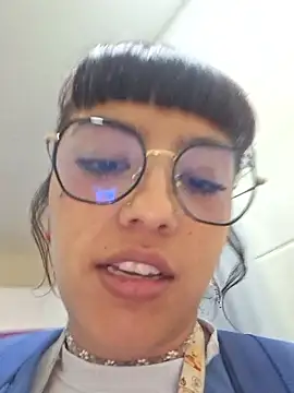 cute hollywood online show from 02-21-26, 06:31