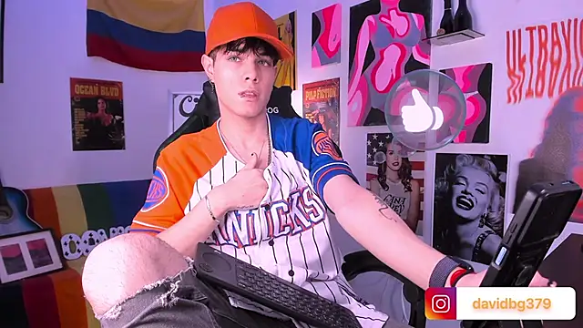 Snapshot of cinnamon_boyxxx chatting on 02-11-25, 12:49 cinnamon boyxxx online show from 02-11-25, 12:49