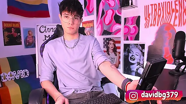 Snapshot of cinnamon_boyxxx chatting on 03-06-25, 12:54 cinnamon boyxxx online show from 03-06-25, 12:54