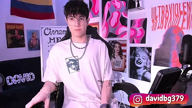 Snapshot of cinnamon_boyxxx chatting on 03-22-25, 01:43 cinnamon boyxxx online show from 03-22-25, 01:43