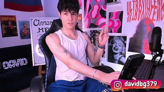 Snapshot of cinnamon_boyxxx chatting on 03-23-25, 02:04 cinnamon boyxxx online show from 03-23-25, 02:04