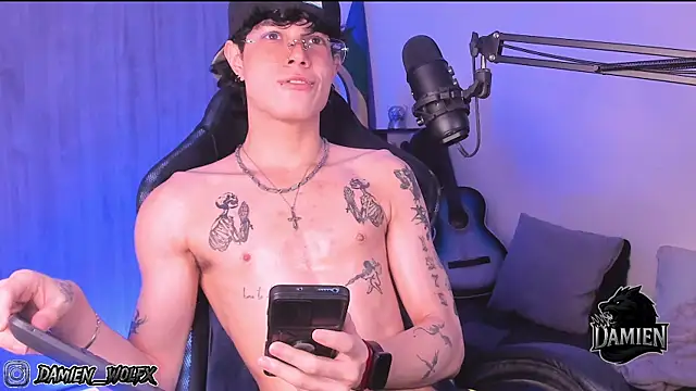 Snapshot of cinnamon_boyxxx chatting on 09-21-25, 02:35 cinnamon boyxxx online show from 09-21-25, 02:35