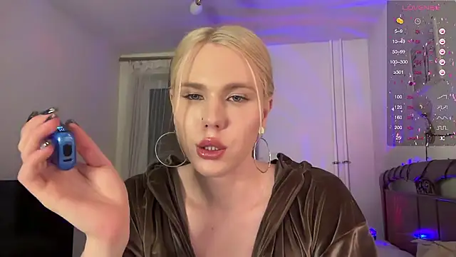 Snapshot of DanielPaige_ chatting on 01-18-25, 10:28 DanielPaige online show from 01-18-25, 10:28