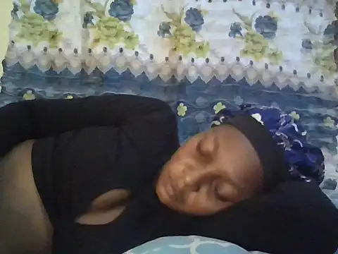 Snapshot of Midnight_Clique_ chatting on 11-01-25, 08:00 Midnight Clique online show from 11-01-25, 08:00