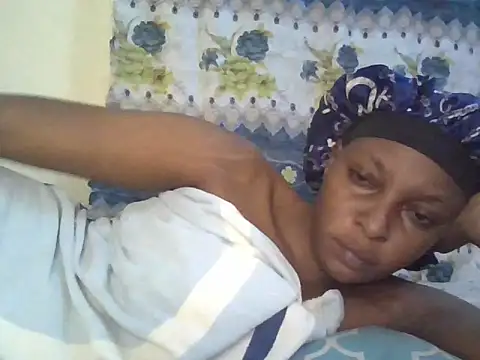 Snapshot of Midnight_Clique_ chatting on 11-02-25, 09:28 Midnight Clique online show from 11-02-25, 09:28