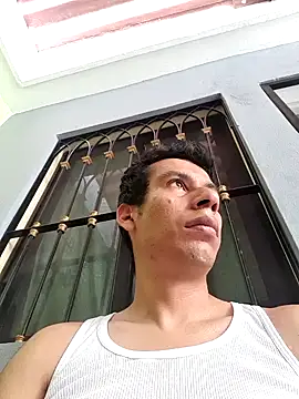 Snapshot of josehot151515 chatting on 10-29-25, 05:58 josehot151515 online show from 10-29-25, 05:58