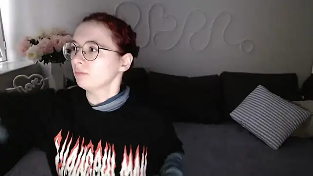 Mini Diva online show from 11-28-25, 09:12