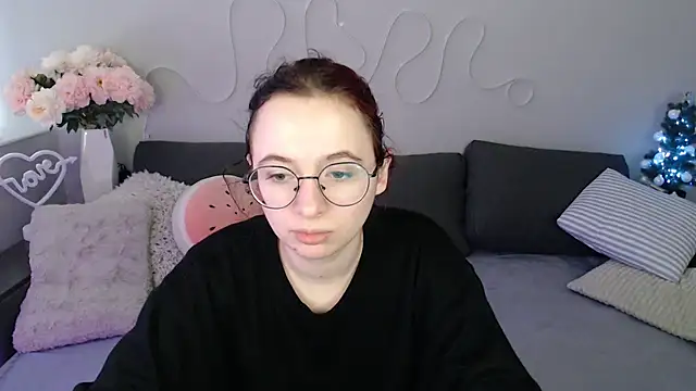 Mini Diva online show from 12-16-25, 09:14