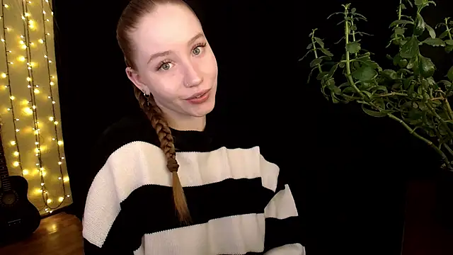 Snapshot of SindiWatsoon chatting on 10-14-25, 11:22 SindiWatsoon online show from 10-14-25, 11:22