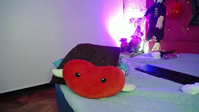 luly pink online show from 10-25-25, 11:07