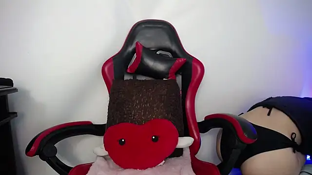 Snapshot of luly_pink chatting on 02-14-26, 03:36 luly pink online show from 02-14-26, 03:36