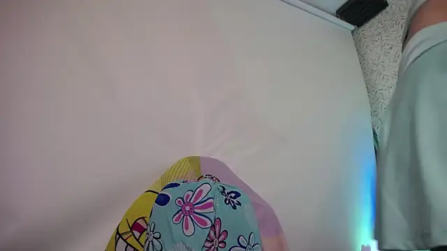 Snapshot of luly_pink chatting on 02-26-26, 04:11 luly pink online show from 02-26-26, 04:11