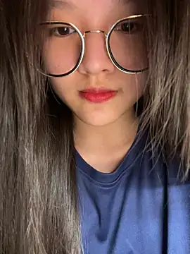 Krixxi22 online show from 12-19-25, 06:04