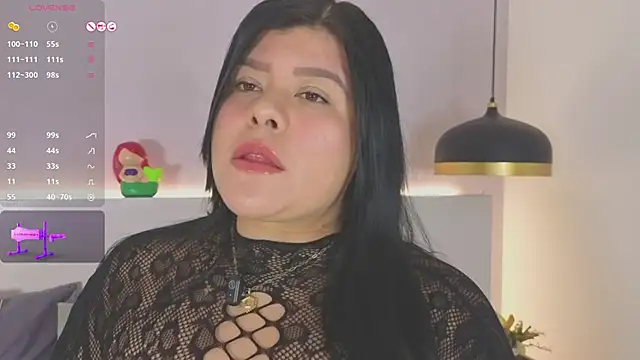 Snapshot of Scarlett_grey1 chatting on 11-19-25, 05:18 Scarlett grey1 online show from 11-19-25, 05:18