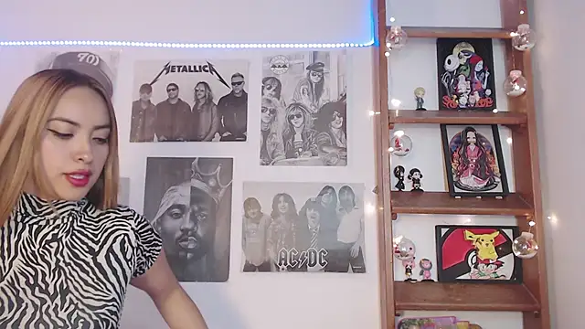 Snapshot of Meowlody chatting on 12-11-24, 05:15 Meowlody online show from 12-11-24, 05:15