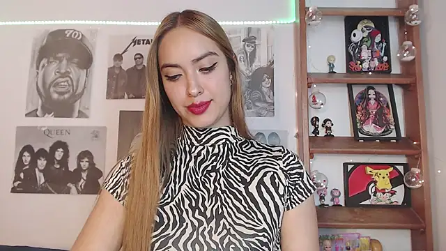 Snapshot of Meowlody chatting on 12-11-24, 08:18 Meowlody online show from 12-11-24, 08:18