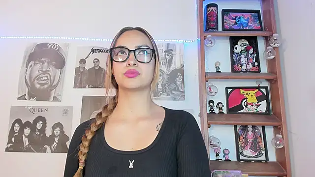 Snapshot of Meowlody chatting on 10-08-25, 10:29 Meowlody online show from 10-08-25, 10:29