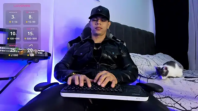 Aron Dark online show from 03-18-25, 10:57