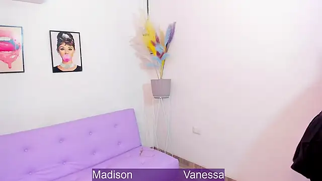 Snapshot of Wetnaughtygirls chatting on 11-21-25, 01:26 Wetnaughtygirls online show from 11-21-25, 01:26