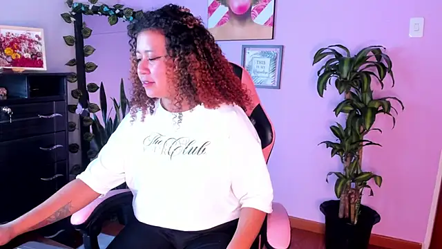 Kenia tompson01 online show from 01-08-26, 06:21