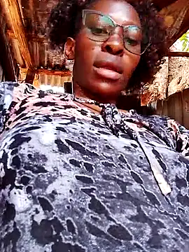 LOVELY-2BERRY online show from 10-18-25, 08:59