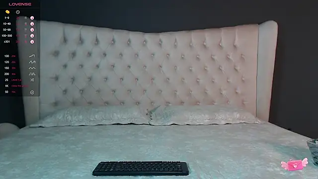 Snapshot of nichole_bree_ chatting on 01-18-25, 11:32 nichole bree online show from 01-18-25, 11:32