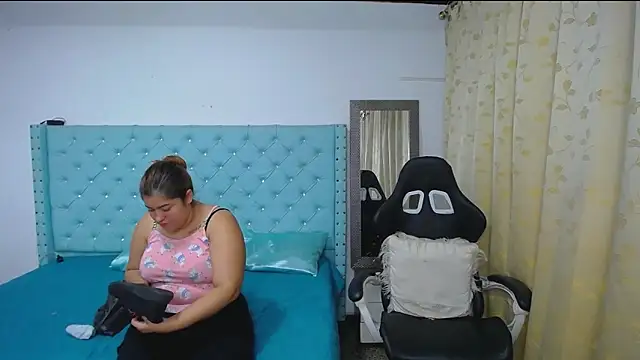 Snapshot of littleflower4you chatting on 09-25-25, 12:20 littleflower4you online show from 09-25-25, 12:20