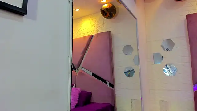 Charlotte Ice1 online show from 11-06-25, 04:19