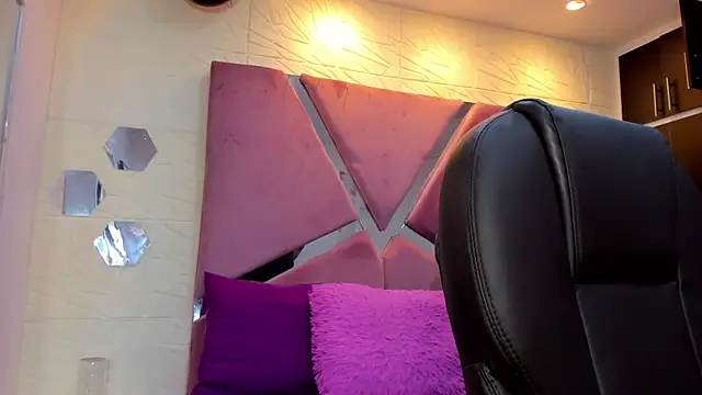 Charlotte Ice1 online show from 11-07-25, 04:29