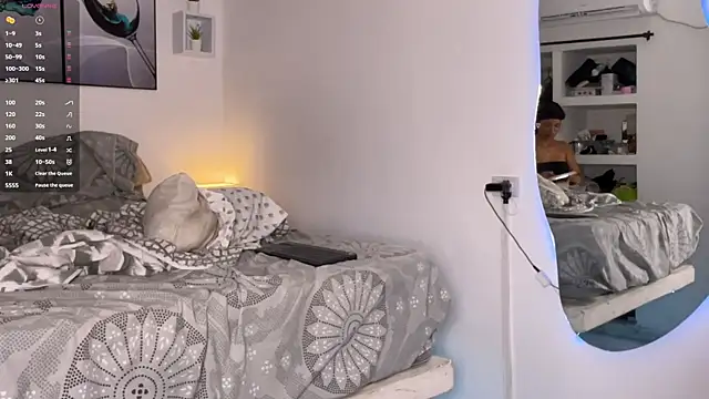 Snapshot of wendy_alejo1712 chatting on 10-25-25, 10:48 wendy alejo1712 online show from 10-25-25, 10:48