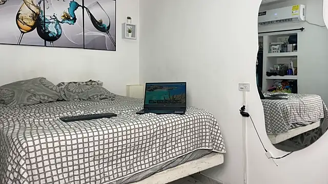 Snapshot of wendy_alejo1712 chatting on 11-08-25, 10:30 wendy alejo1712 online show from 11-08-25, 10:30