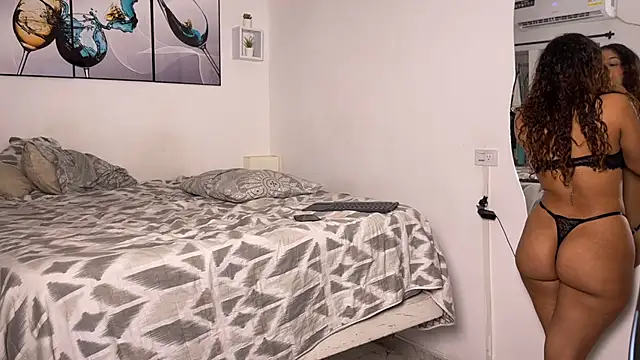 Snapshot of wendy_alejo1712 chatting on 11-12-25, 12:33 wendy alejo1712 online show from 11-12-25, 12:33