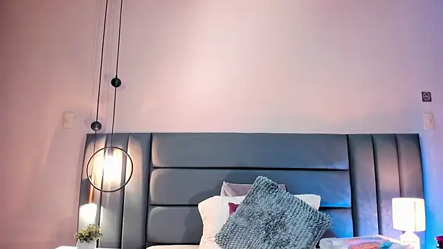 AlissaNix online show from 10-07-25, 11:46