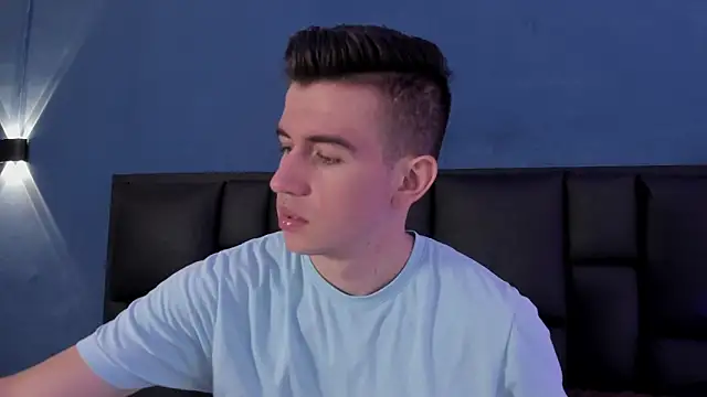 MikaelSlow online show from 10-16-25, 03:51