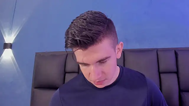 MikaelSlow online show from 11-21-25, 04:33