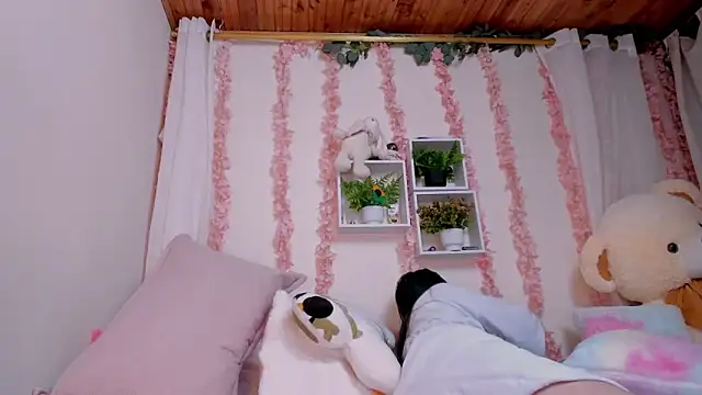 Idara and Edahi01 online show from 10-08-25, 08:50