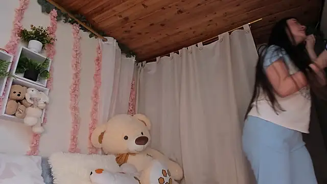 Idara and Edahi01 online show from 01-11-26, 01:21