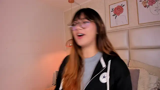 Aily Yozuko online show from 12-17-25, 02:28