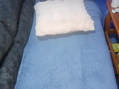 Snapshot of petitev chatting on 10-10-25, 04:33 petitev online show from 10-10-25, 04:33