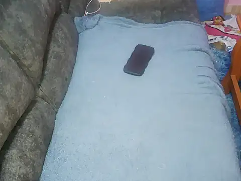 Snapshot of petitev chatting on 10-15-25, 04:12 petitev online show from 10-15-25, 04:12