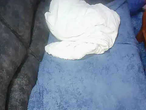 Snapshot of petitev chatting on 10-17-25, 04:26 petitev online show from 10-17-25, 04:26