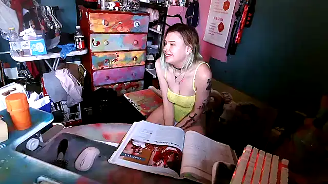 Snapshot of Esteem369 chatting on 03-17-25, 05:27 Esteem369 online show from 03-17-25, 05:27