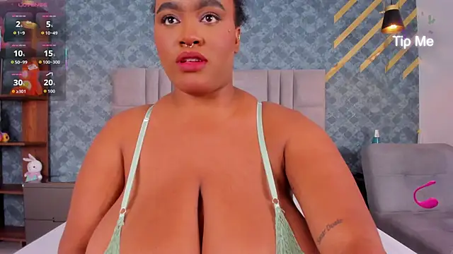 NiiaMoore online show from 12-22-25, 08:28