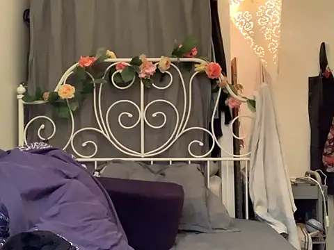 Snapshot of BuziCycki chatting on 01-06-25, 07:45 BuziCycki online show from 01-06-25, 07:45