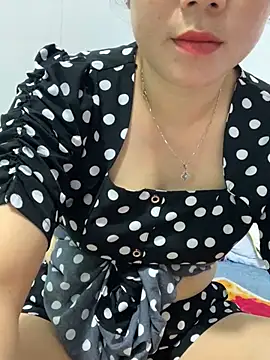 Snapshot of Baby-bigtits chatting on 03-04-25, 03:33 Baby-bigtits online show from 03-04-25, 03:33